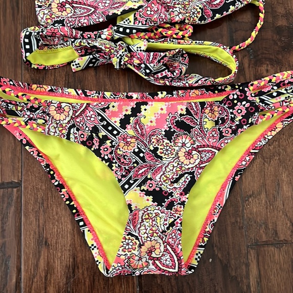 Rebecca Virtue colorful bikini size 4 - Picture 2 of 7